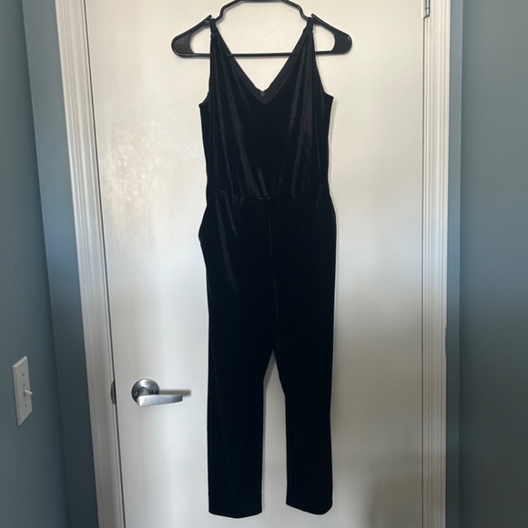 Banana Republic Black Velvet Cropped Leg Jumpsuit - Picture 14 of 16